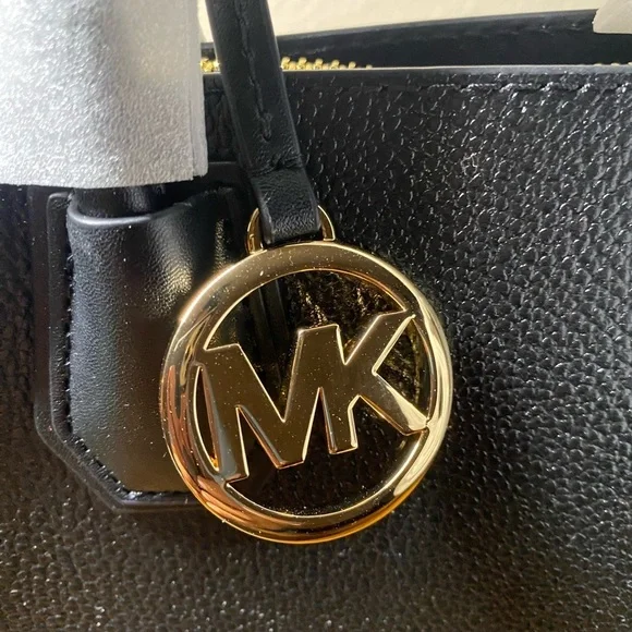 Michael Kors medium Mercer purse in black - Picture 4 of 7